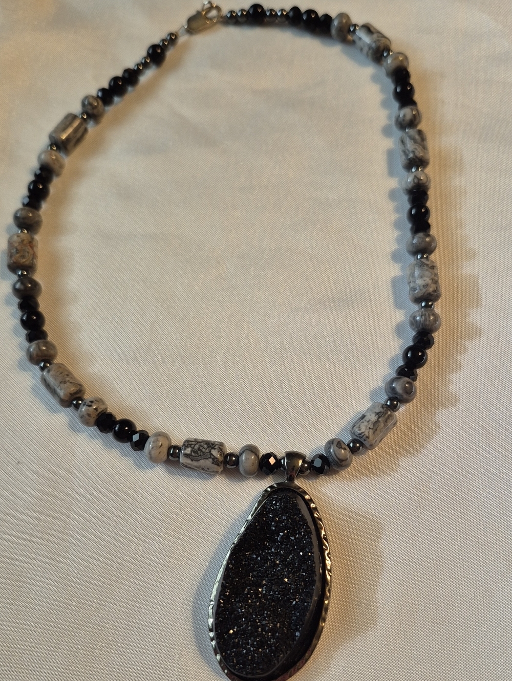 Black Druzy Pendant Beaded Necklace - Stylish Gray & Black